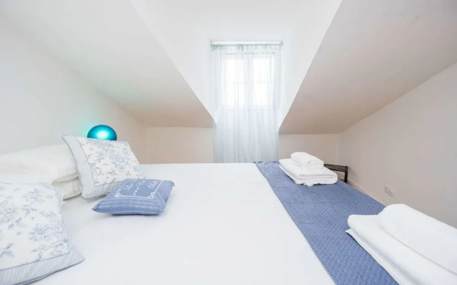 Comfortable and Trendy Lisbon Apartment