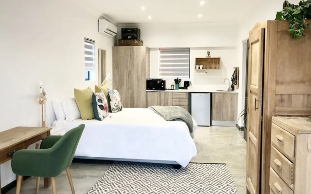 Cape Winelands Mountain View Getaway