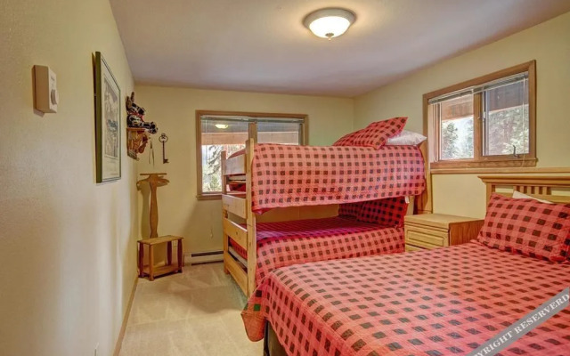 Black Bear 5 Br Home by RedAwning