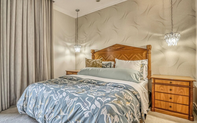 Luxurious Two-Bedroom Apartment
