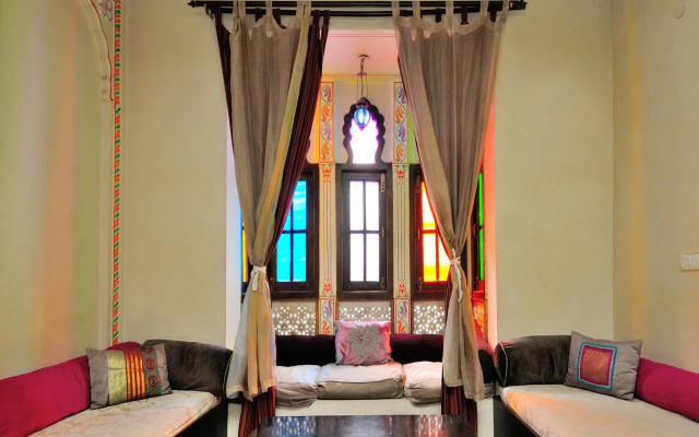 Jyoti Mahal A Royal Heritage Hotel - 5 Mins from New Delhi Railway station & 2Mins From Metro