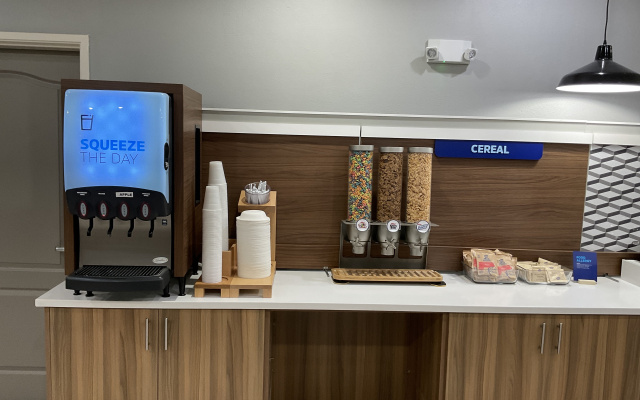 Holiday Inn Express Hotel & Suites Grants - Milan by IHG