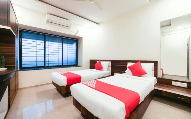 OYO Flagship 46080 Hotel Club Metro