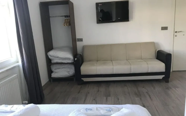 Parli Hotel
