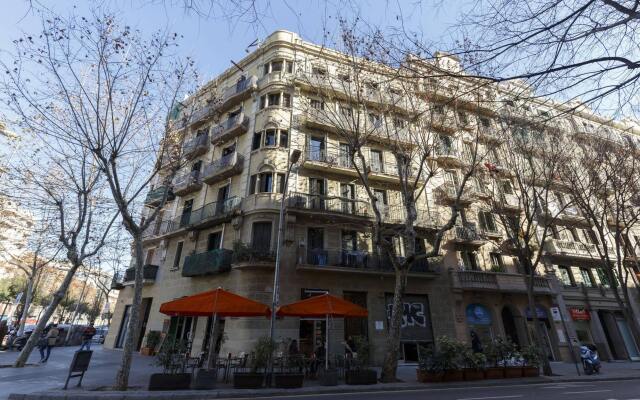 Апартаменты AinB Eixample-Miro Apartments вид на фасад