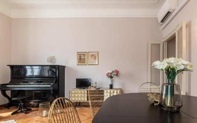 ALTIDO Sophisticated 3-bed flat with desk