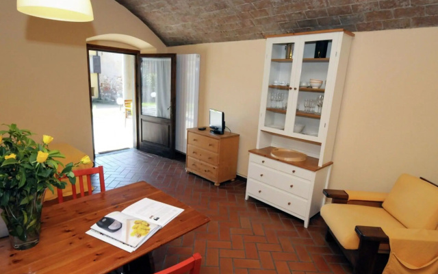 Modern Apartment in Monticelli Brusati with Pool