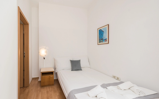 Apartment Matea 220m from the beach