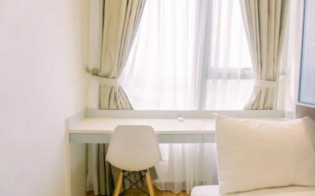 Comfort And Nice 2Br At Gold Coast Apartment