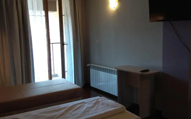 Root Hotel Old Town