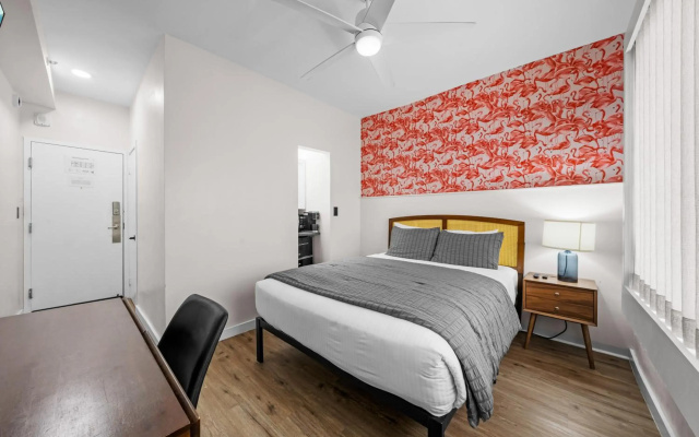 Greenview Hotel by Lowkl