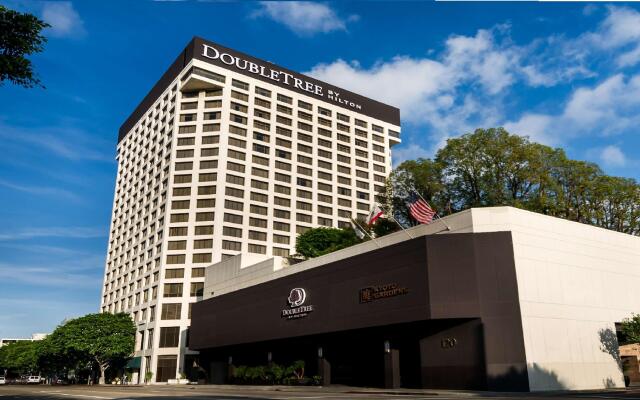Отель Doubletree by Hilton Los Angeles Downtown США, Лос-Анджелес - 8 отзывов об отеле, цены и фото номеров - забронировать отель Doubletree by Hilton Los Angeles Downtown онлайн вид на фасад