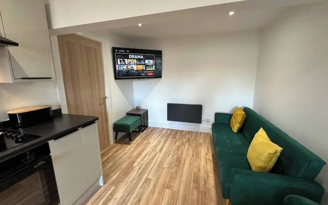 6 Guests/free Parking/old Trafford/20min City