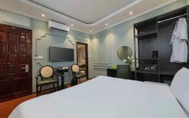 Madelise Central Grand Hotel