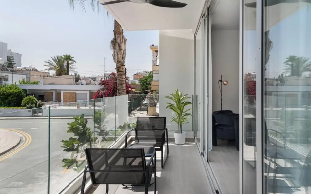 Phaedrus Living: Travertine Residences 102