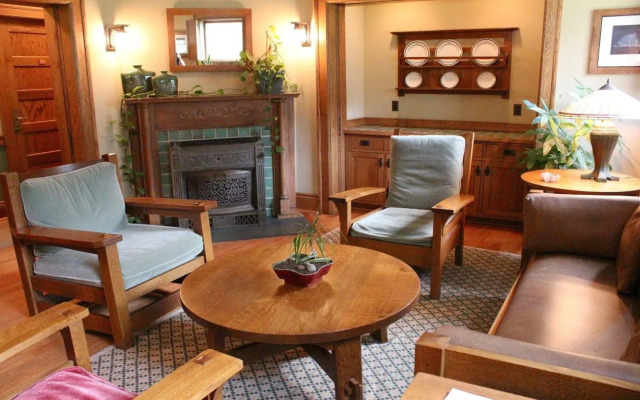 Roycroft Inn