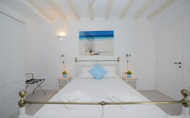 Nephiria's Villa Danelina next to Ornos&Psarou beach