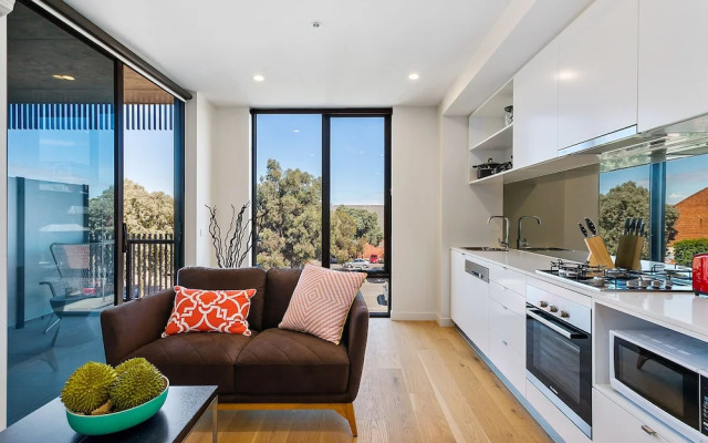 BRUNSWICK Stylish Space with Parking + Netflix