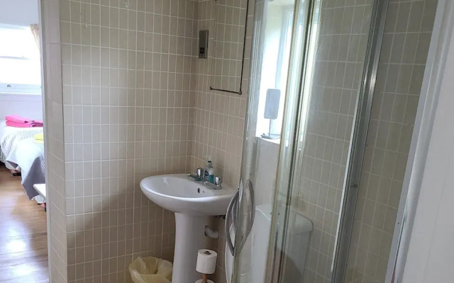 Charming Spacious Coastal Cottage Port Ellen
