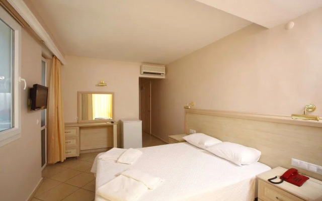 Catamaran Hotel
