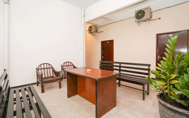 OYO 1374 Semampir Residence At Ahmad Yani