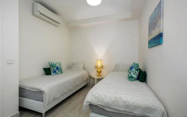 FIVE STAR 3 bedroom Apt in ideal location - RDR237