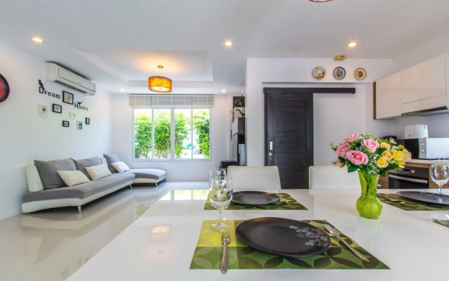 Happy-Home Pool Villa
