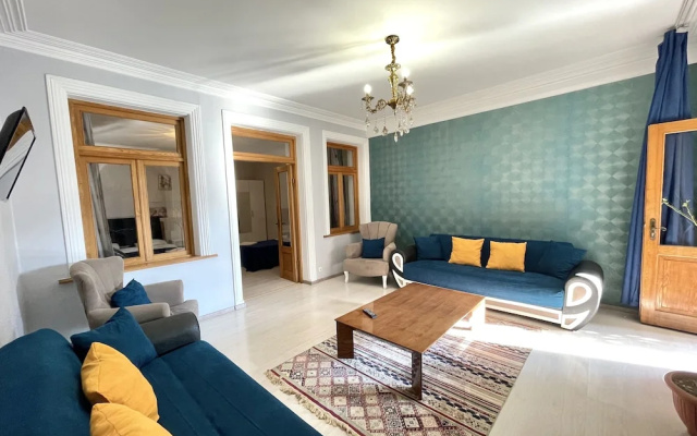 Grayhouse Elia Apartment