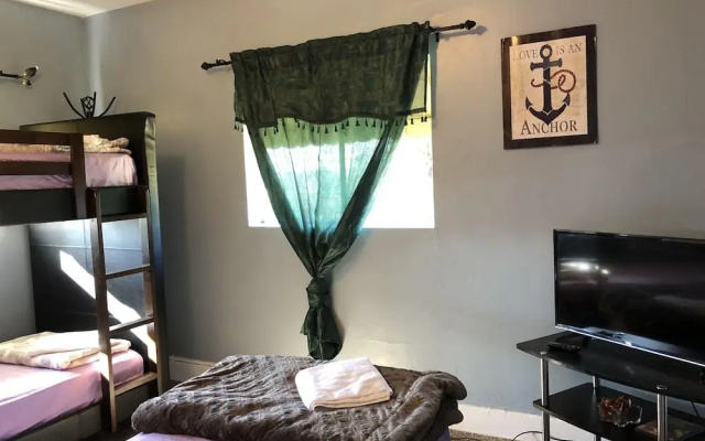 Hollywood Budget Guest Rooms