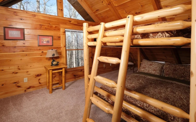 Smoky Treehouse Lodge #614