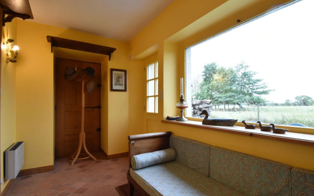 Beautiful Holiday Home with Courtyard in Appeville