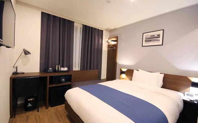 Indy Hotel