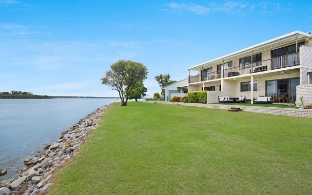 Peninsula Court 5