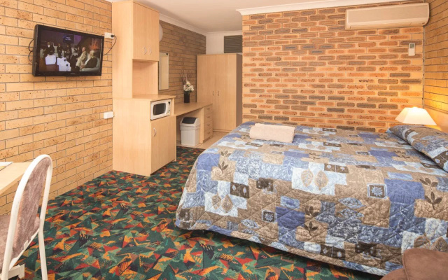 Settlers Motor Inn