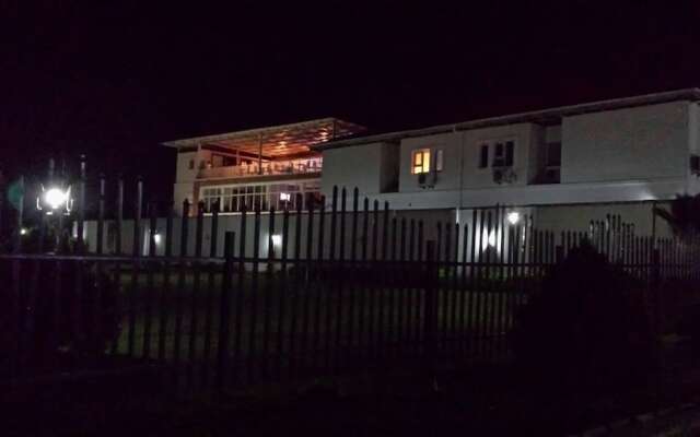 Отель Capital Inn Ibadan Нигерия, Ибадан - отзывы, цены и фото номеров - забронировать отель Capital Inn Ibadan онлайн вид на фасад