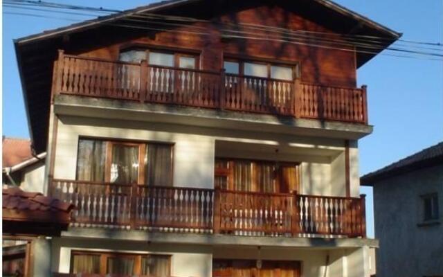 Отель Villa Vera Guest House Банско вид на фасад