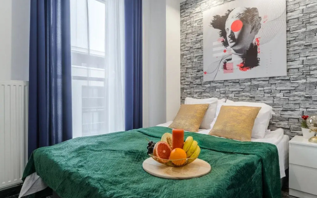 Lumina apartment on Drewnowska