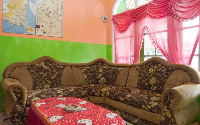 SPOT ON 1762 Gandrung Payungan Family Inn