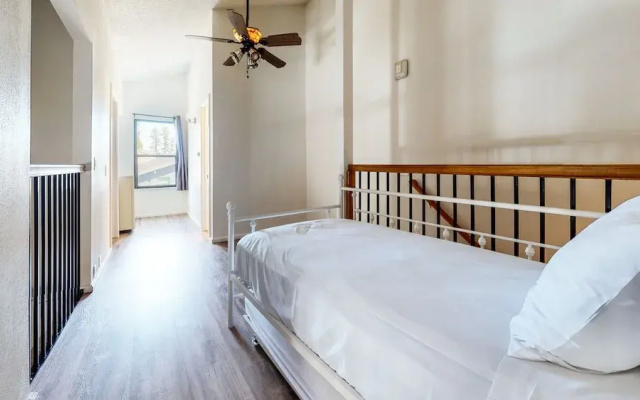 Crestview #2 - Close to The Village, Near Year-round Outdoor Activities