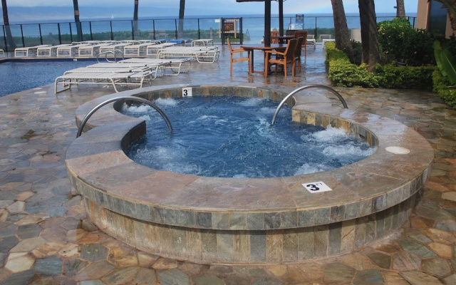 Mahana 604 Oceanfront 1bd/1ba 1 Bedroom Condo by RedAwning