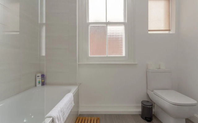 2 Bedroom Flat Next to Clapham Common