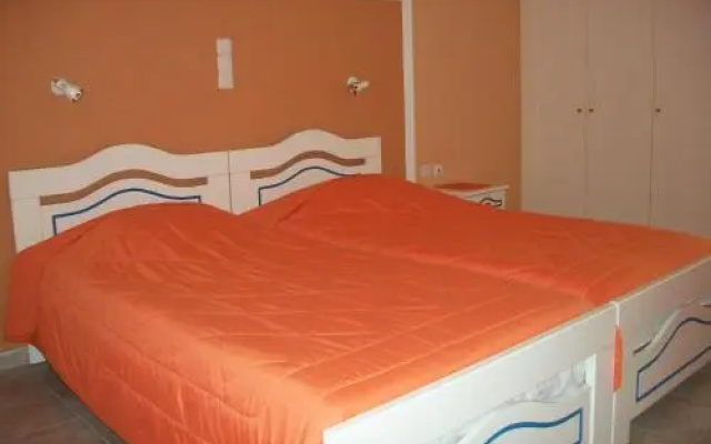 Flat 1 Bedroom 1 Bathroom - Lourdata