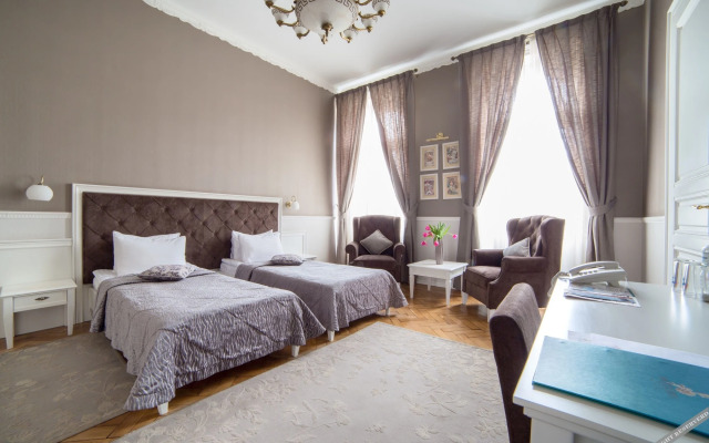 Modern Art Hotel - Maestro