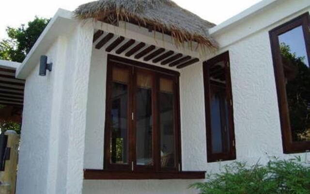 Отель Cape Shark Pool Villas вид на фасад