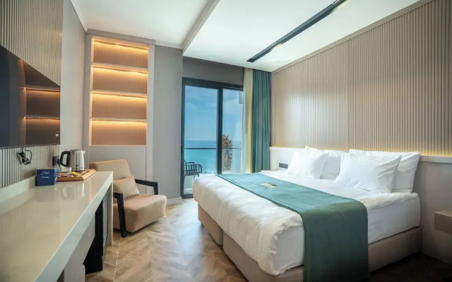 Shayna Beach Club
