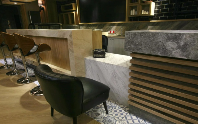 G11 Hotel