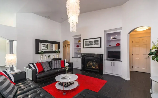 Stunning Executive Ruyper 4 Bedroom Home by RedAwning