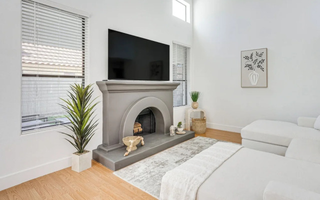 Recently Remodeled Avondale Retreat, Private Yard!