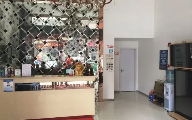 Dreamer E-Sports Hotel (Wuhan Vocational and Technical College Shuguang Star City)