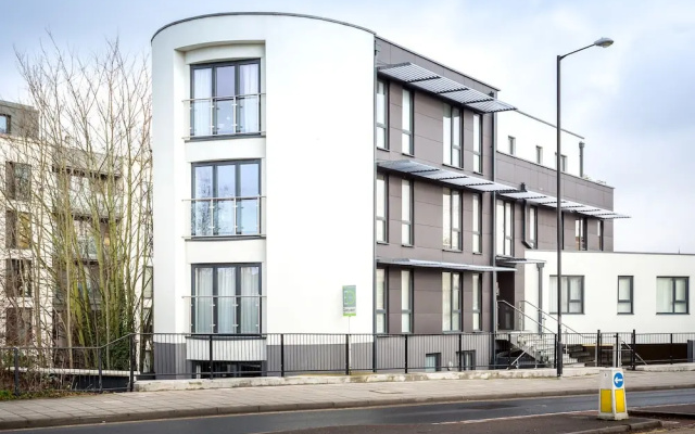 Elliot Oliver - Executive 2 Bedroom Garden Apartment